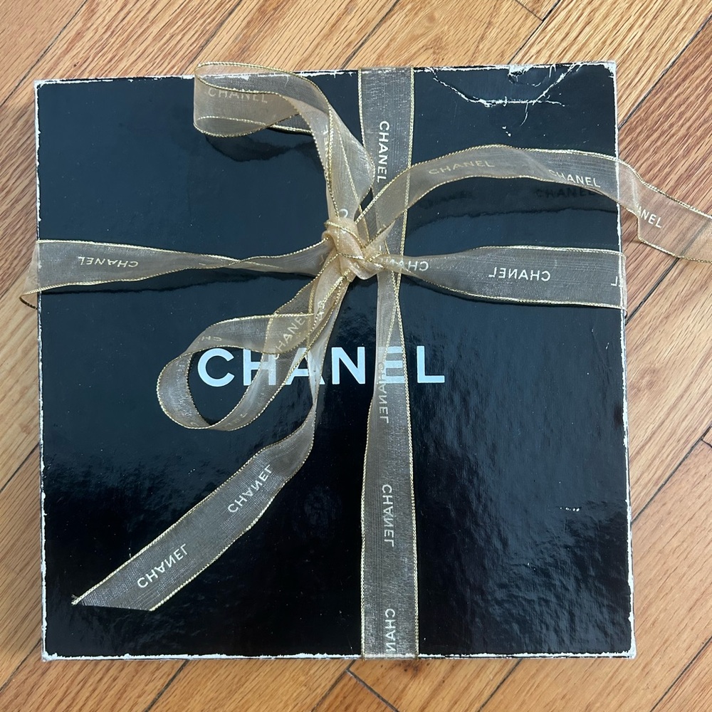 Chanel Black and Red Shoulder Bag Design - Picture 2 of 2